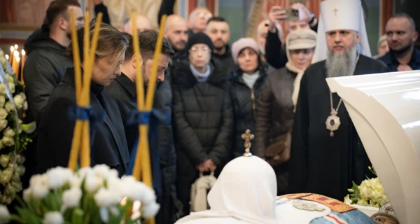 Президент та перша леді Зеленські попрощалися з Патріархом Філаретом