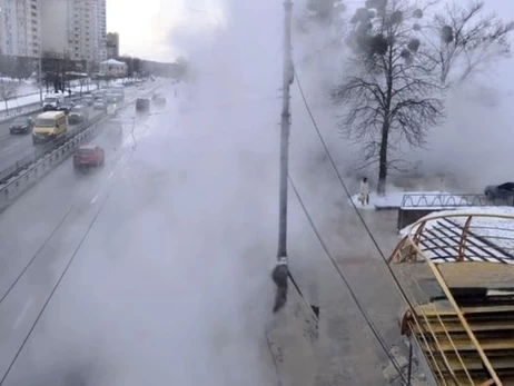 У Німеччині померла 16-річна дівчина, яка впала в Києві в яму з окропом