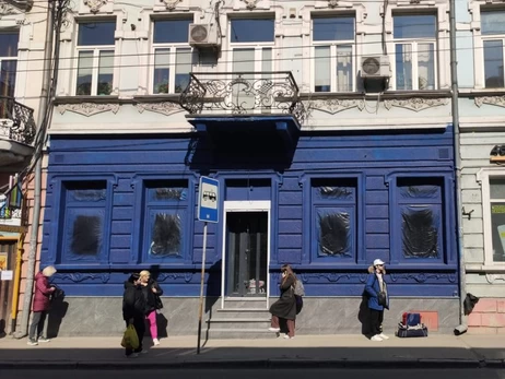 В Тернополе магазин одежды покрасил памятник архитектуры в синий цвет