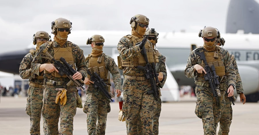 Трамп отправил на Ближний Восток тысячи морпехов, недовольство среди военных все более растет, - HuffPost