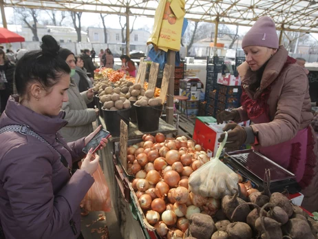 Якими будуть ціни на тепличні овочі та чому дорожчає волоський горіх