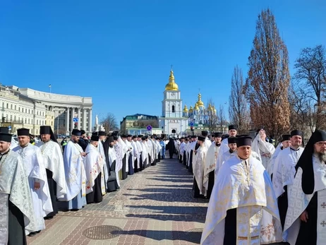 У Києві прощаються з Філаретом - у Михайлівському соборі пройшла заупокійна Божественна літургія