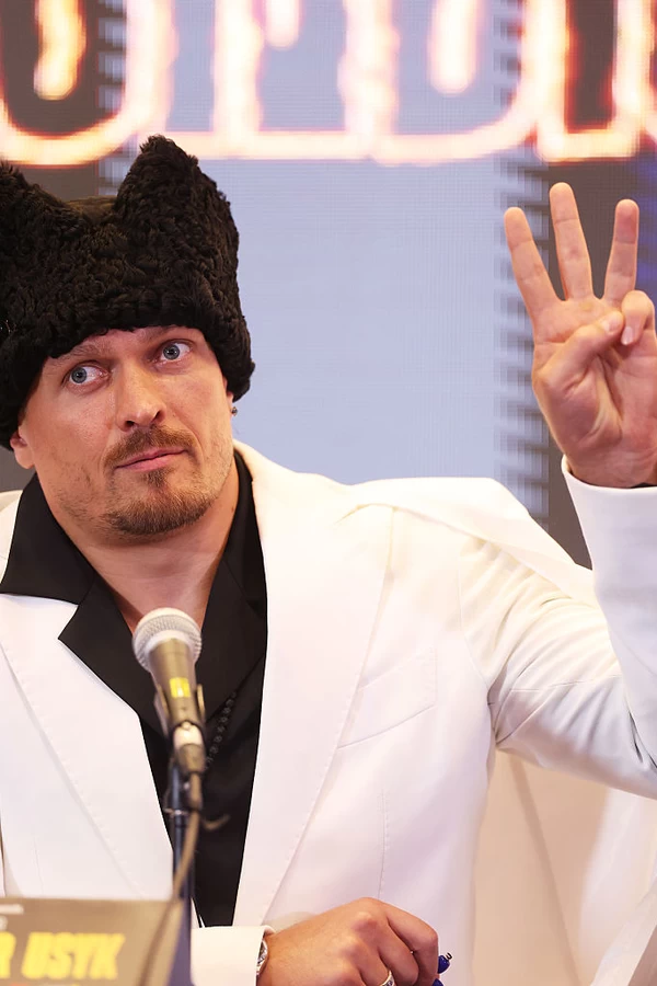 Для наступного бою Усика шиють костюм, натхненний Стародавнім Єгиптом