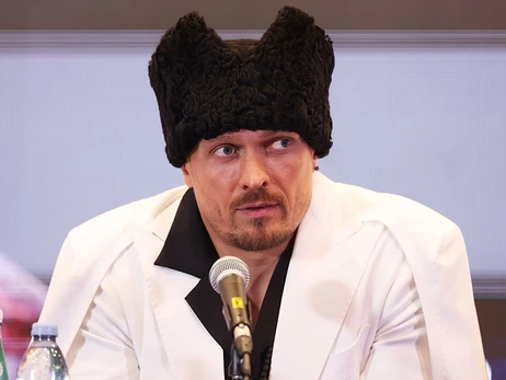 Для наступного бою Усика шиють костюм, натхненний Стародавнім Єгиптом