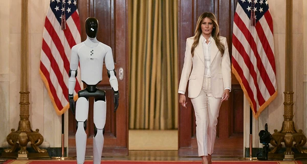 Мелания Трамп прибыла на свой саммит в Белом доме с человекоподобным роботом