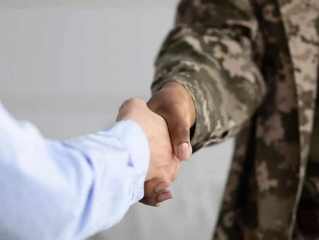 Хочеш на держслужбу? Спершу – до війська: про нові вимоги до чиновників та можливі наслідки