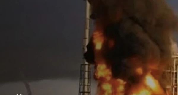 ВСУ поразили один из самых больших НПЗ России, - Генштаб