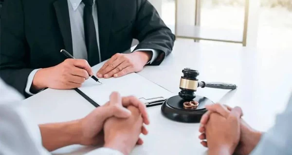 Две истории о любви, разводе и деньгах - как это бывает во время войны