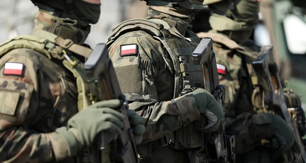 Польша объявила амнистию для граждан-добровольцев, воюющих за Украину