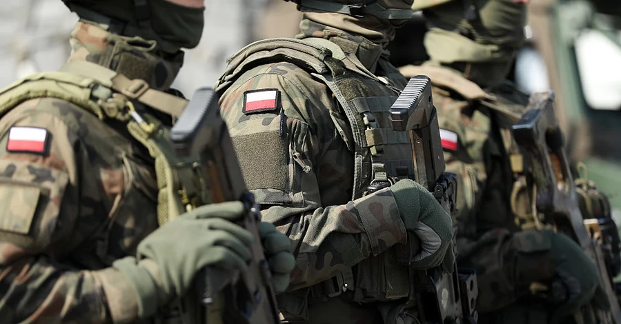 Польша объявила амнистию для граждан-добровольцев, воюющих за Украину