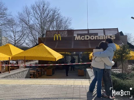 У Миколаєві вперше з початку повномасштабної війни відкрили McDonald’s - охочі “штурмували” заклад