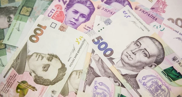 Перерахунок пенсій, виплата 1500 грн та оновлені лікарняні: що чекає на українців в квітні