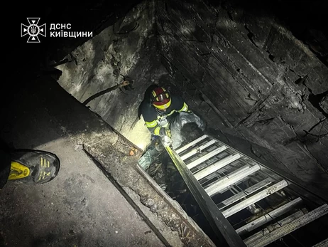 На Київщині дівчина впала в шахту закинутої станції під час святкування дня народження
