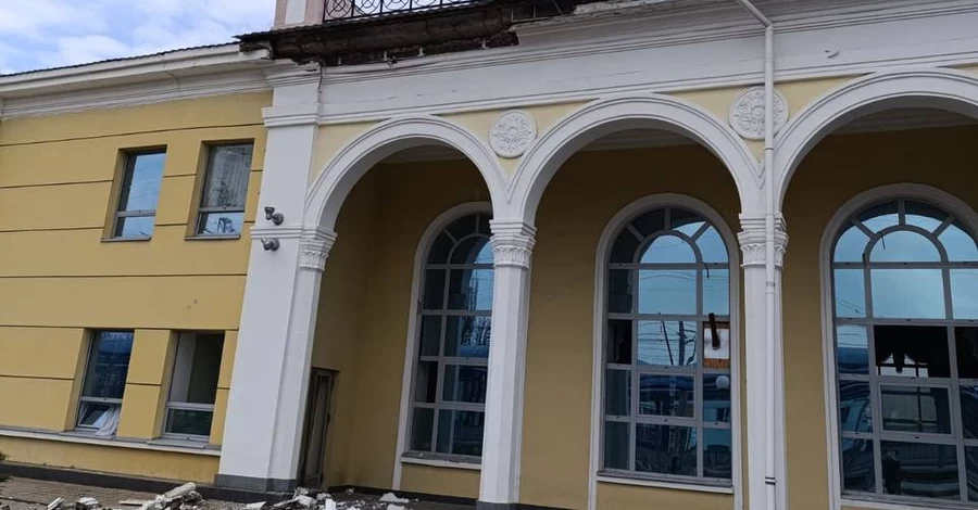 Росіяни вдарили по залізниці Слов’янська, чотирьох залізничників поранено