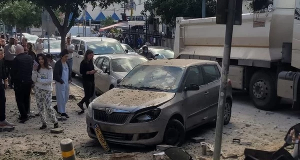 Обломки иранской ракеты упали в 30 метрах от посольства Украины в Израиле