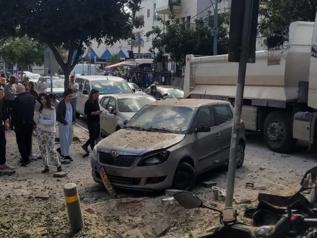 Обломки иранской ракеты упали в 30 метрах от посольства Украины в Израиле