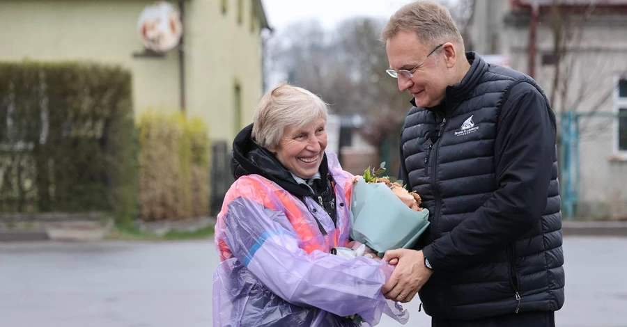 У Львові всьоме обрали найкращого двірника, свій виграш жінка передала ЗСУ
