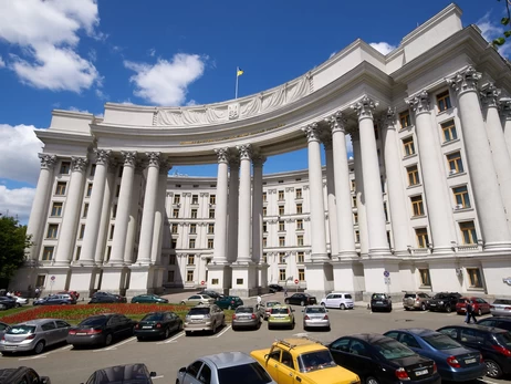 Обирають позашляховики: які машини вказали у деклараціях українські політики та міністри