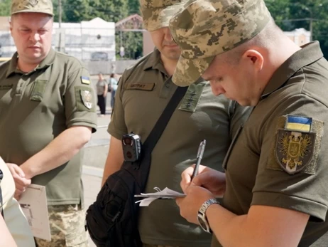 За что зарплата до 40 000 гривен: 7 вопросов о работе и службе в ТЦК и СП