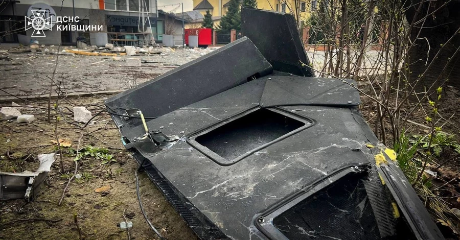 На Київщині російський дрон впав між дитсадком і школою, є загиблий