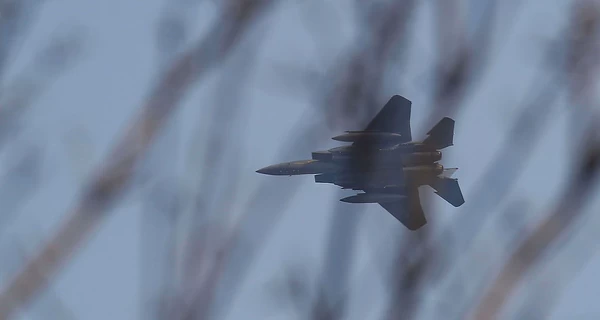 Военные США спасли второго члена экипажа F-15, сбитого над Ираном, - Трамп