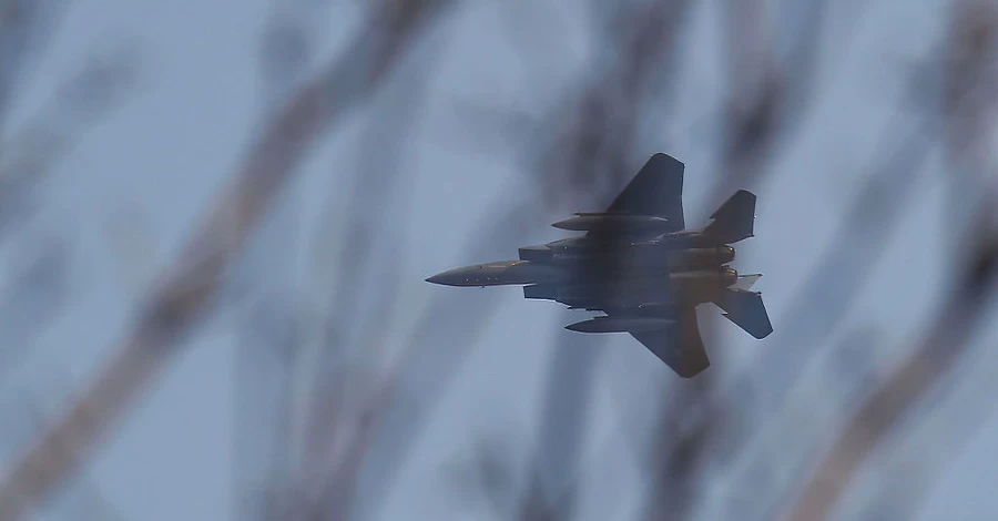 Военные США спасли второго члена экипажа F-15, сбитого над Ираном, - Трамп