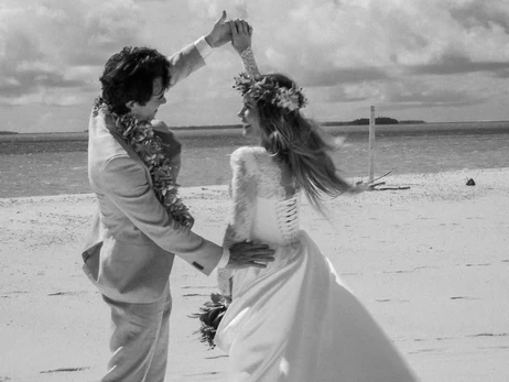 Вдова засновника Playboy вийшла заміж вдруге у сукні українського бренду