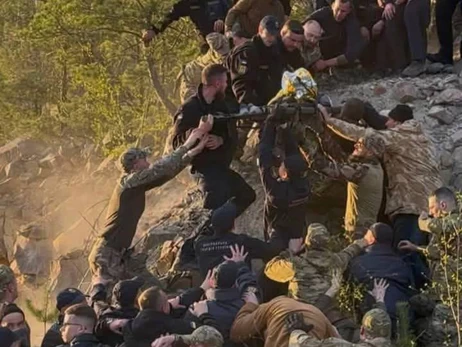 На Рівненщині врятували 10-річного хлопчика, який впав у кар'єр - дитину шукали добу