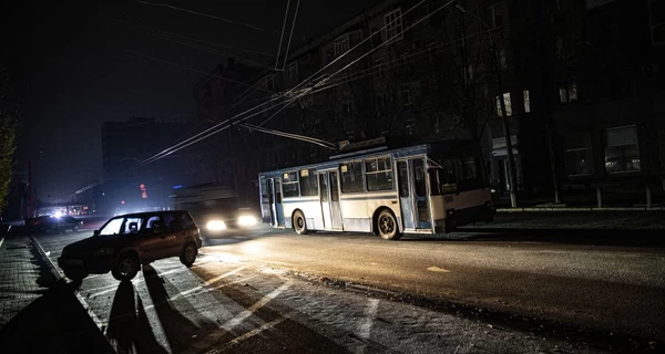Без світла та зв'язку: в окупованих містах Донбасу тепер немає не лише води