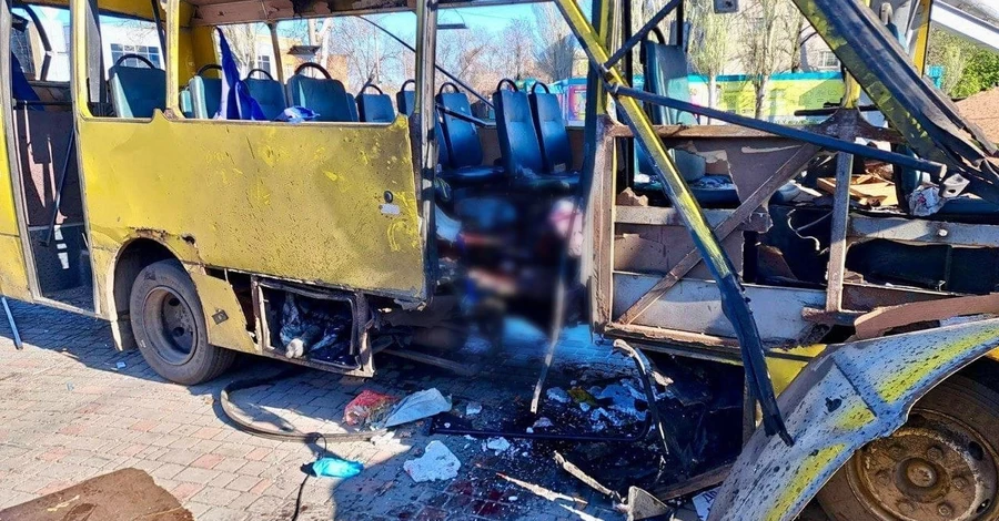 Россияне ударили по автобусу с людьми в Никополе – трое погибших, много раненых