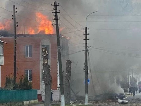 РФ атаковала Черниговщину: в Прилуках горит здание мэрии, в Новгород-Сиверске – налоговая
