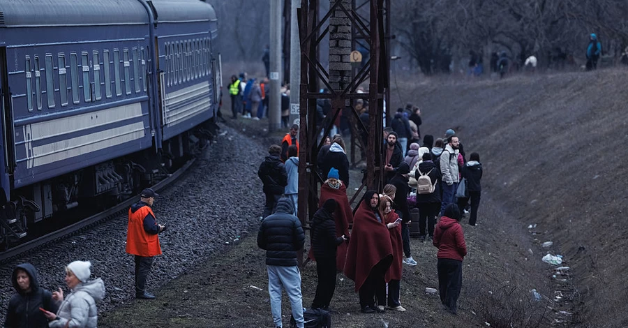Инструкция для пассажиров: как вести себя при эвакуации из поезда и что делать при обстреле