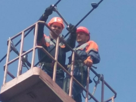 Завтра відключатимуть світло майже весь день - графік Укренерго на 9 квітня