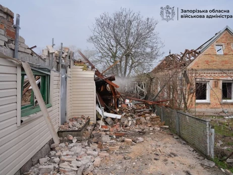 Россияне 8 раз ударили по предместью Запорожья, один человек погиб, среди пострадавших есть дети