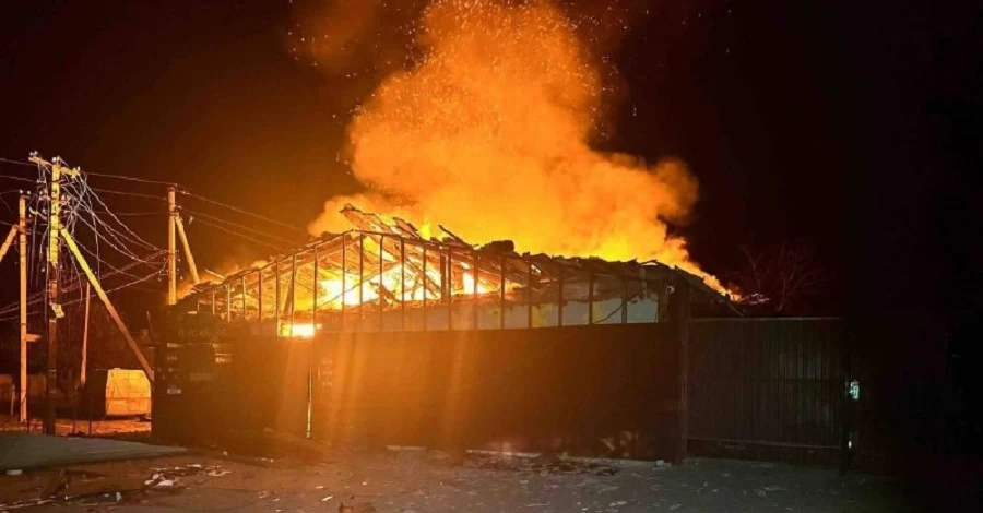 Росіяни вночі знищили відділення Нової пошти в Новомиколаївці