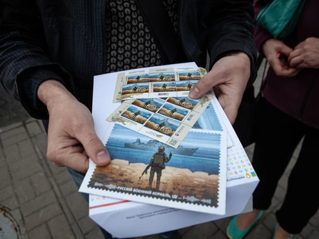 «Русский военный корабль, иди на..!»: как марка стала пророчеством и долетела до МКС