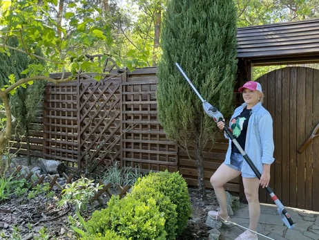 Из зоны огня на ПМЖ в Харьков: как вечнозеленый сад из Волчанска стал переселенцем