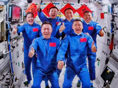 Битва за космос: кто первым заселит Луну и Марс — США или Китай