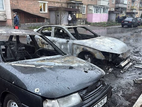 Росіяни вдарили по Конотопу, пошкоджені газопровід, багатоповерхівка та адмінбудівля