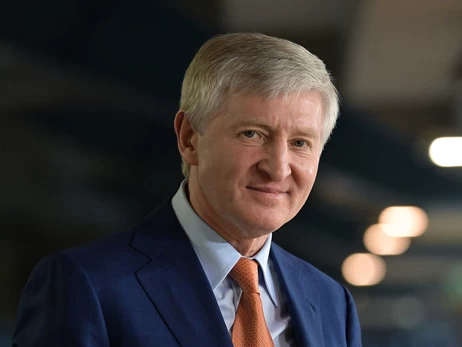 Ахметов смотрел матч 