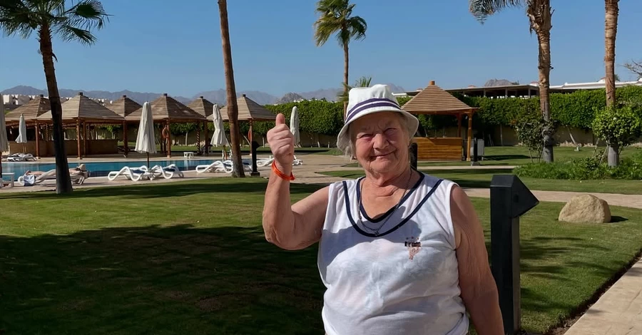 Вместо сумки «на смерть» собрала чемодан в Египет: пани Ольга в 85 лет впервые села в самолет