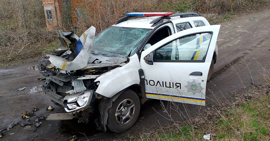 У Білопіллі на Сумщині російський дрон атакував поліцейський автомобіль 