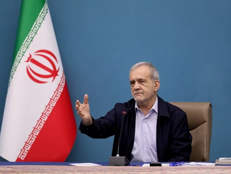 Президент Ирана неожиданно вступился за Папу Римского перед Трампом  