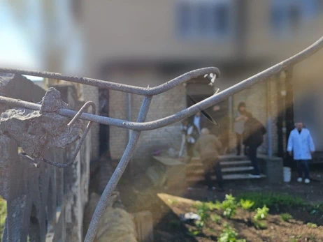 Росіяни атакували лікарню в Херсоні, постраждали медпрацівники