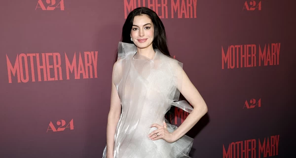 Енн Гетевей одягнула сукню українського бренду для прем'єри фільму в Нью-Йорку