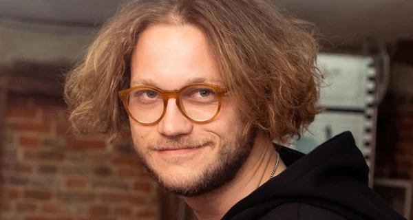 Актер Константин Темляк, которого бывшая обвинила в насилии, развелся с женой