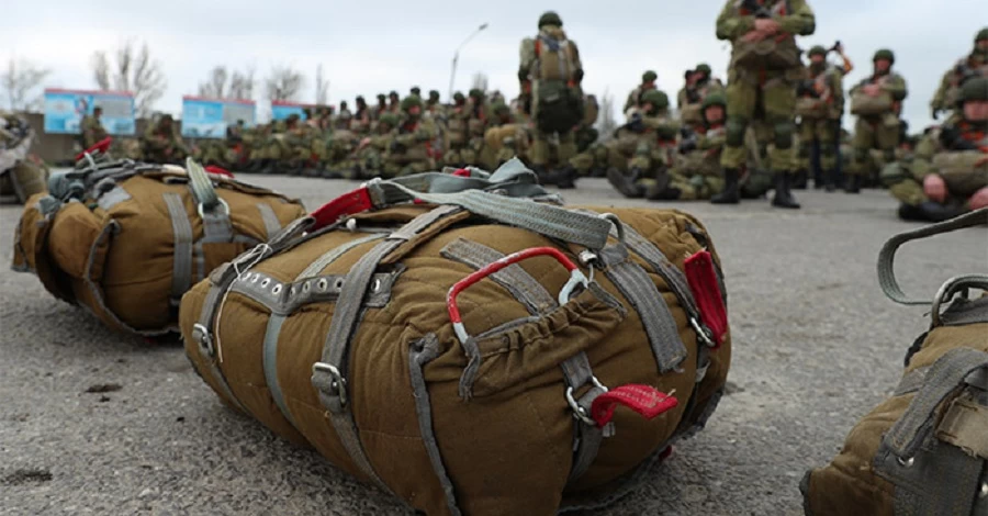 У РФ готують закон, що дозволить військам перетинати кордон під приводом 