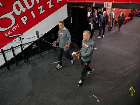 Дипломатия на льду: лидеры Канады и Финляндии сыграли в хоккей