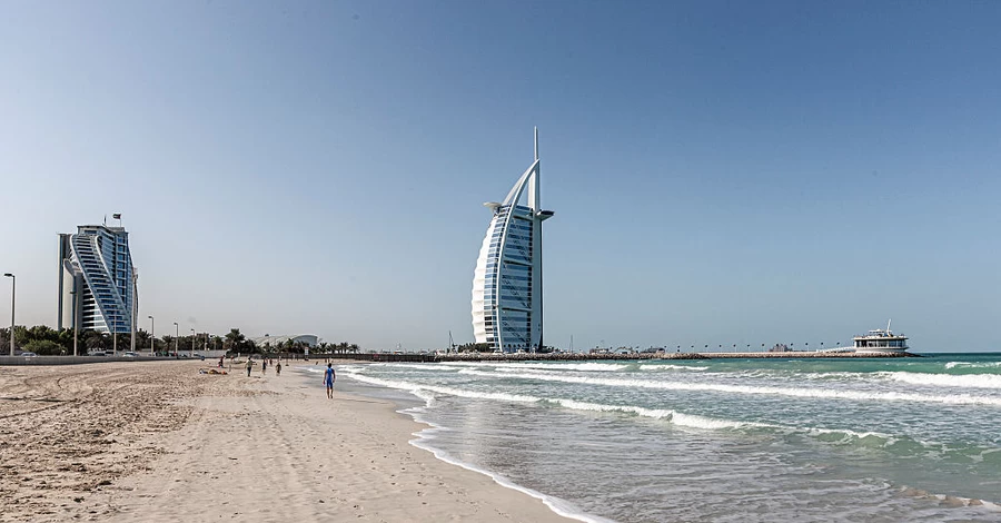 «Отель-парус» в Дубае, пострадавший от иранского дрона, закрывают на реставрацию