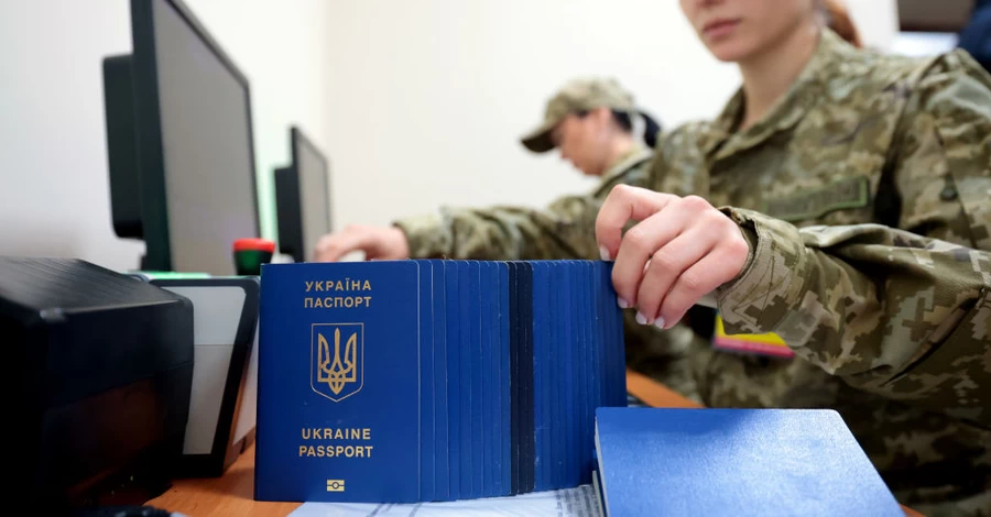 Проблемы с выездом за рубеж: «продленные» паспорта аннулированы, а на границах ЕС — цифровой хаос